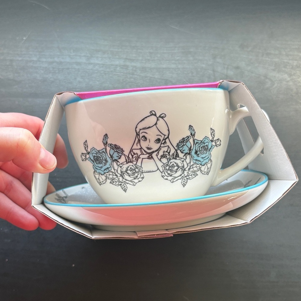 Disney Alice in Wonderland Blue and Pink Teacup Set